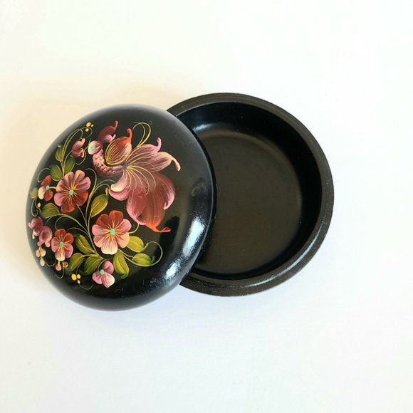 Hand painted jewelry box. - Picture 2 of 3